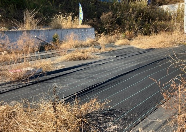 土地の形が極端に長細かったり、狭小地、あるいは道路との高低差がある傾斜地だった場合、後々売ろうとしても買い手がつかない場合もあります。後々、売却することになった時に価値の下がらない土地を選びましょう。