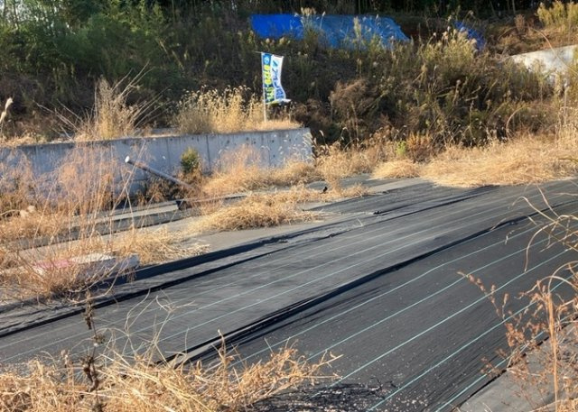 土地の面積＝住宅面積ではありません。建ぺい率の問題などで、土地のある場所によって住宅を建てられる面積は限られています。高さもしかり、「土地」という言葉の中には、建築条件も含まれると考えておきましょう。