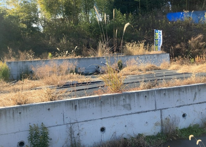 家を建てる前提で土地を探している場合、地盤の丈夫さは譲れない条件の一つです。地盤が脆弱だと追加工事が必要となります。また、過去に地盤沈下や液状化現象を起こした土地は、できるだけ避けた方がいいでしょう。