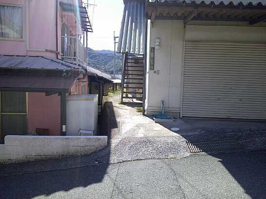 【広島市安芸区畑賀１丁目　土地の前面道路含む現地写真】