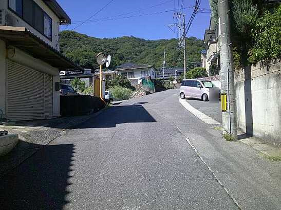 【広島市安芸区畑賀１丁目　土地の前面道路含む現地写真】