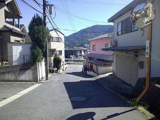 【広島市安芸区畑賀１丁目　土地の前面道路含む現地写真】