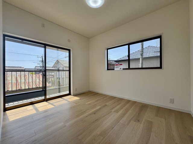 2F　約5.2帖の洋室はお子様部屋にピッタリです♪