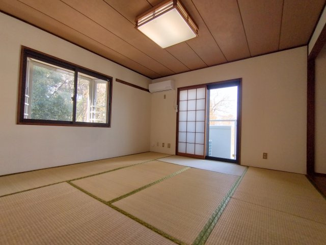 しっとりと落ち着いた雰囲気の和室です