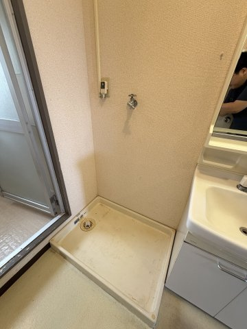 室内の洗濯機置き場となります。