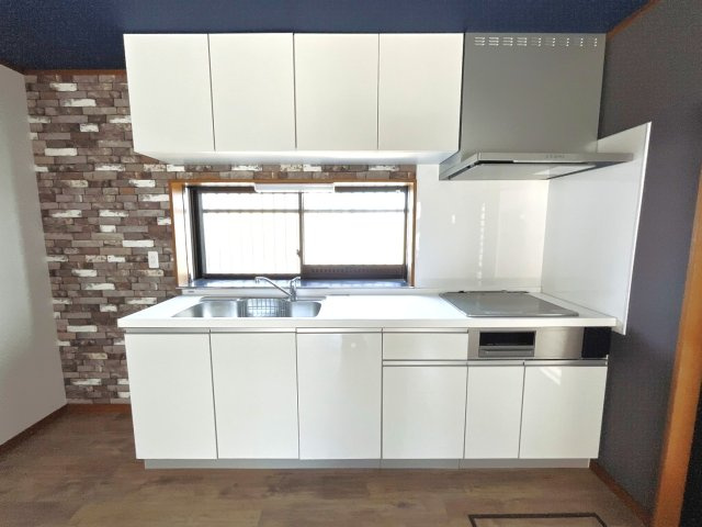 ■キッチン｜大きなお鍋や調理用具のも出し入れラクラクな収納がたっぷり！毎日使う場所だからこそ、無理のない姿勢で作業できるのは嬉しいポイントですね(*＾＾*)♪