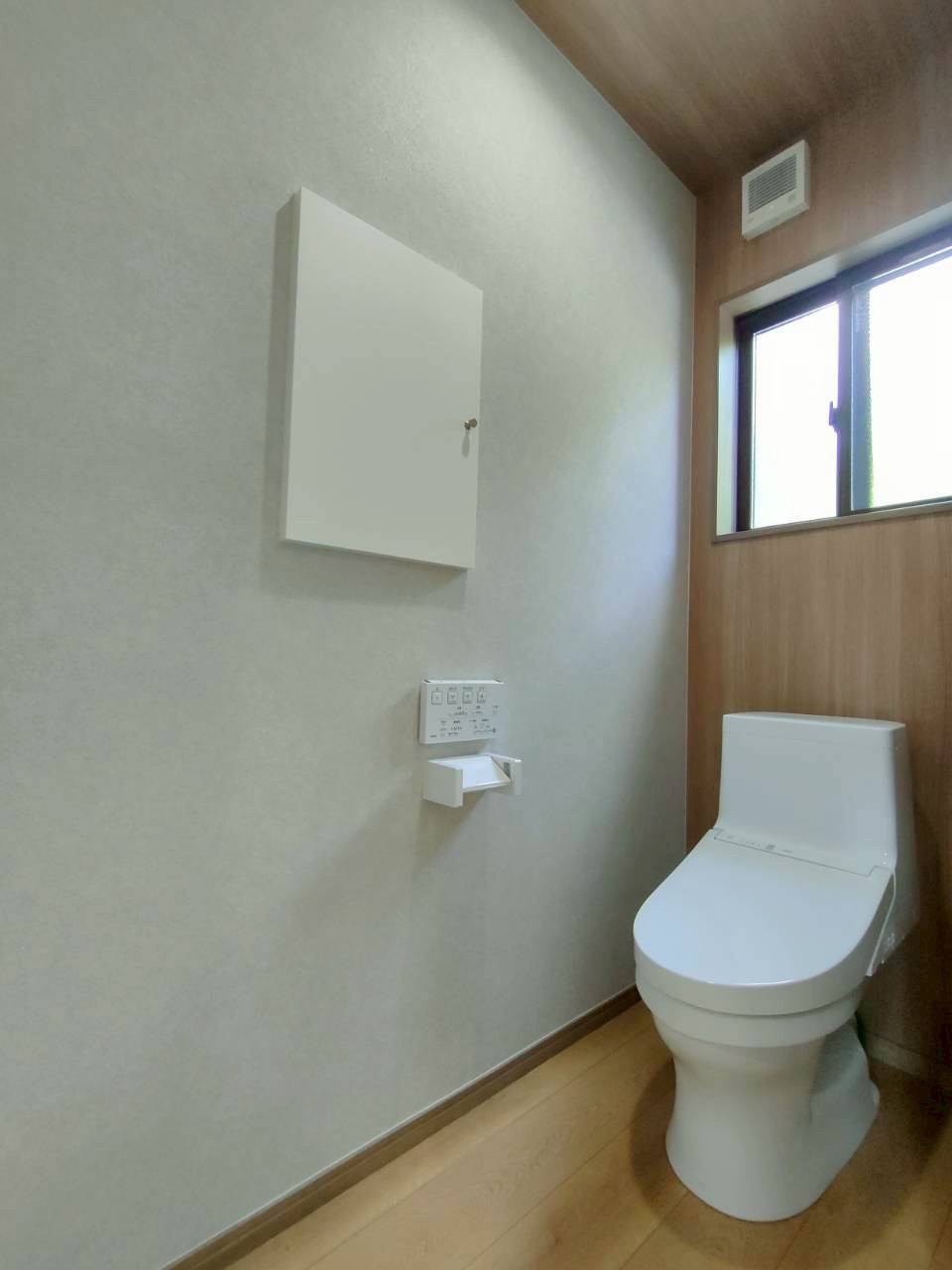 寒い冬の日にもヒヤッとせずおしりを温かく包んでくれる暖房便座。今ではなくてはならない設備。