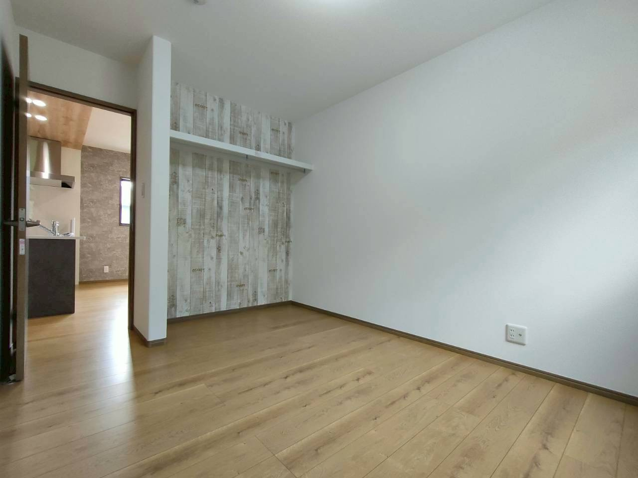 子ども部屋に好適なお部屋。内装が明るい色なのでお好みのお部屋にできます。