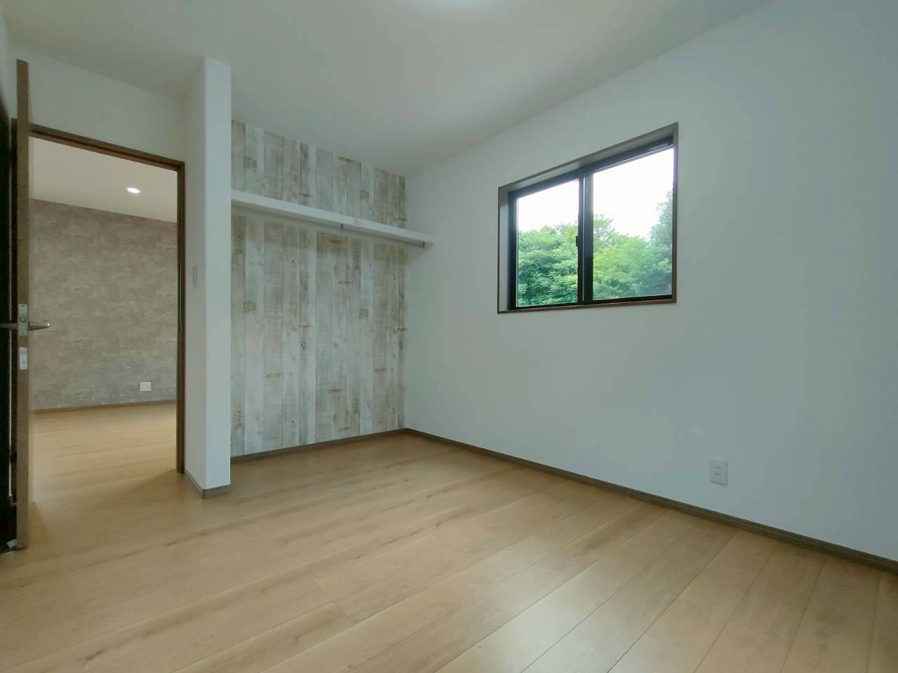 子ども部屋に好適なお部屋。内装が明るい色なのでお好みのお部屋にできます。