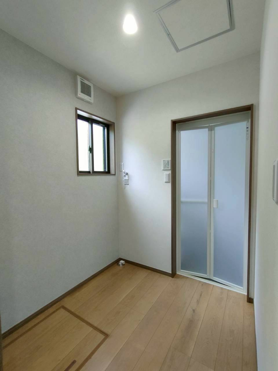脱衣所と洗濯機置き場が一緒なので、お洗濯の一連の流れがスムーズです。