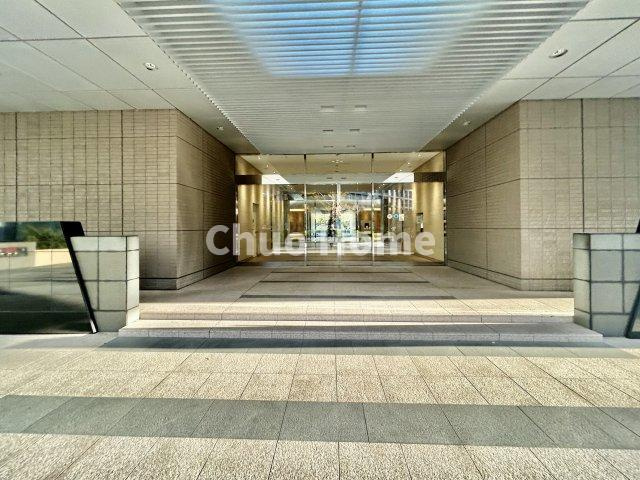 【エントランス】マンションのエントランスは、その物件の印象を決める、顔とも言える場所です。毎日通る場所ですからきれいなのが一番です。