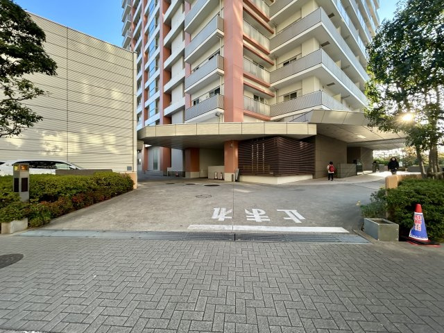 【敷地内駐車場】最新の空き状況や費用などの詳細は担当スタッフまでお問い合わせください。