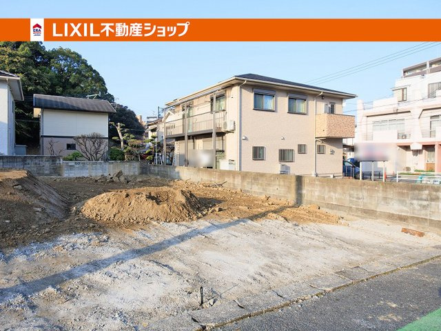 交通量が少ないので、車の出し入れは楽々です！駐車2台OK♭　