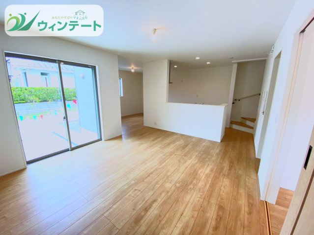 無駄のないシンプルなLDKデザイン。生活動線がスムーズで、家事や育児がしやすい間取りです。