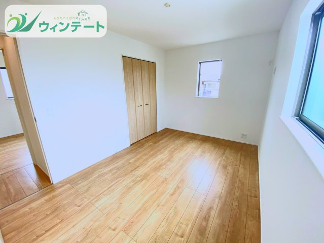 2階の各洋室は明るく通風も良好。寝室・子ども部屋・書斎など、ライフスタイルに合わせて多目的に使えます。