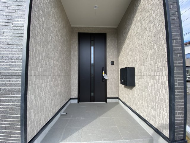 同施工　■□■玄関の写真です■□■　　お洒落な玄関はお客様からも喜んでいただけそうですね！！