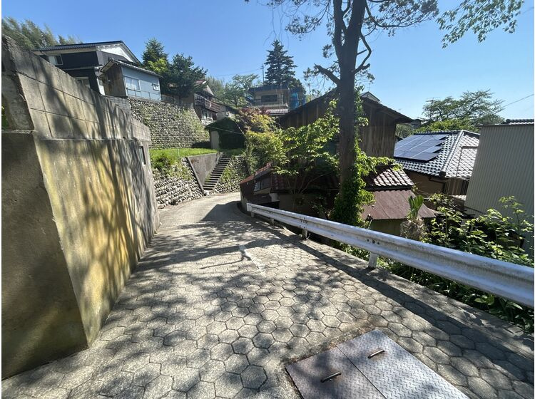 東側道路