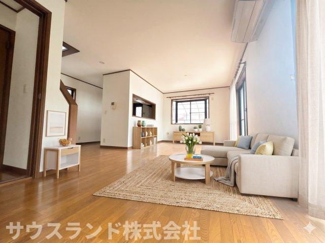 約17帖の広々としたLDK。インテリアを考えるのが楽しくなりそうです。　※CGで家具作成しており、実際に現地には置かれておりません。また、価格に家具は含まれておりません。