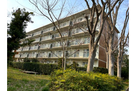 エステート豊ヶ丘6号棟の外観