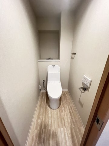 温水洗浄便座付きトイレ
