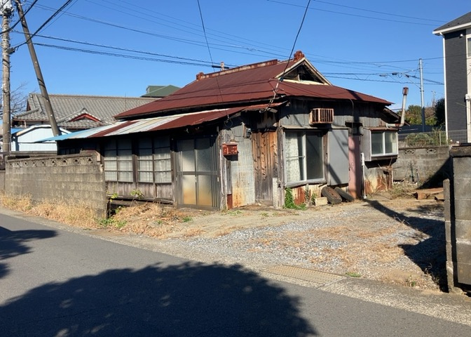 土地探しをしていると都市計画区域という言葉を目にすると思います。法律によって、都道府県知事や国土交通大臣が指定するエリアのことを指しており、都市計画区域は市街化区域と市街化調整区域に分けられています。