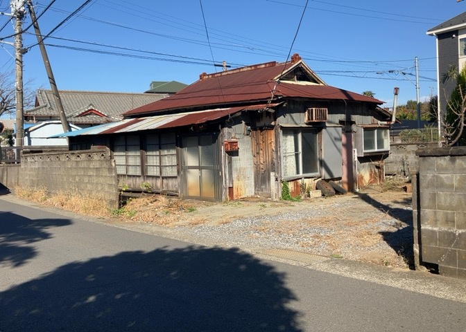 物件の詳細については、現地を見てわかること以外に、役所や法務局などで調べないとわからないことがあります。そのため、現地に行く場合は、もしこの物件を買ったらどのような生活ができるかをイメージしましょう。