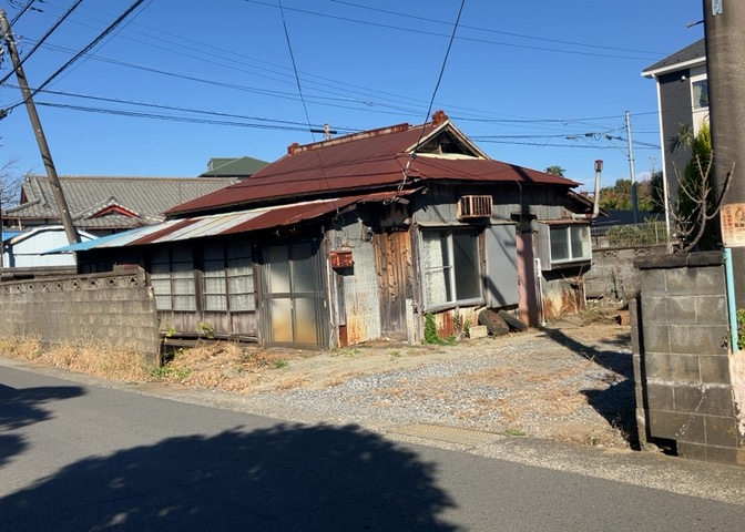 隣家の土地はどうなっているのか、生活利便施設が近くにあるのか、学校まで近いかなど、お客様のライフスタイルにあわせたイメージが重要です。また、近くにあると困る施設が近くにないかも確認するといいでしょう。