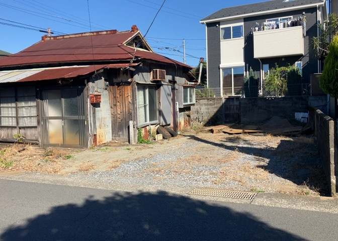 家を建てる前提で土地を探している場合、地盤の丈夫さは譲れない条件の一つです。地盤が脆弱だと追加工事が必要となります。また、過去に地盤沈下や液状化現象を起こした土地は、できるだけ避けた方がいいでしょう。