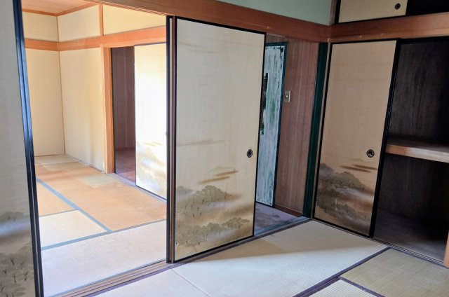 続き間の和室は、ふすまを開閉して多目的に使えます。