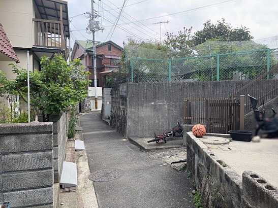 【広島市中区江波南1丁目の前面道路含む現地写真】