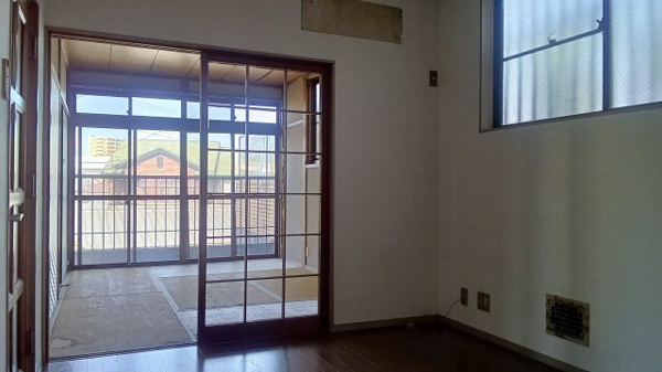 【広島市中区江波南1丁目の居間】