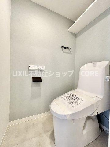 トイレはウォシュレット標準の節水トイレで、デザイン性・清掃性に優れたトイレを採用
