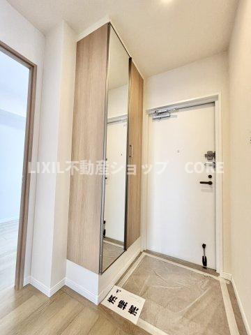 いつも気持ちよくご家族をむかえられるよう、玄関下駄箱収納をフル活用してスッキリとした玄関！　