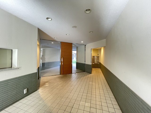 マンションの顔でもある、高級感漂うエントランス。