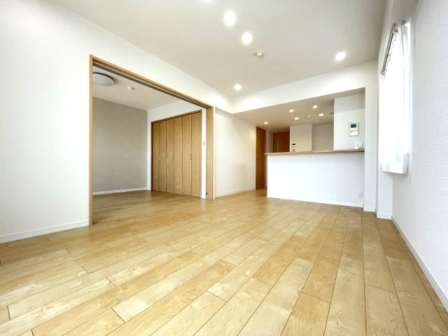 南側から射し込む明るい光が、家族団らんのLDKを居心地の良い空間に。　