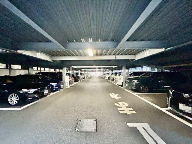【敷地内駐車場】最新の空き状況や費用などの詳細は担当スタッフまでお問い合わせください。