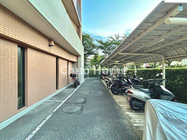 【バイク置場】最新の空き状況や費用などの詳細は担当スタッフまでお問い合わせください。