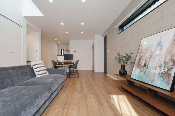 【里中二丁目（2期）のリビングダイニング】