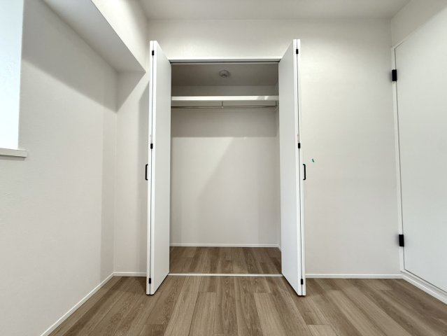 約5.2帖の洋室収納です。