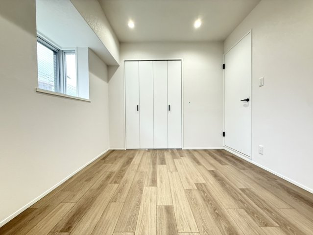 約5.2帖の洋室です。