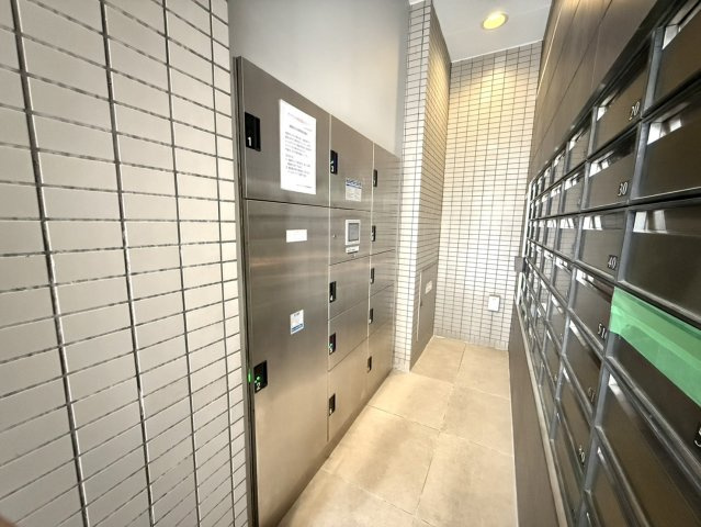 嬉しい宅配ボックス付き。