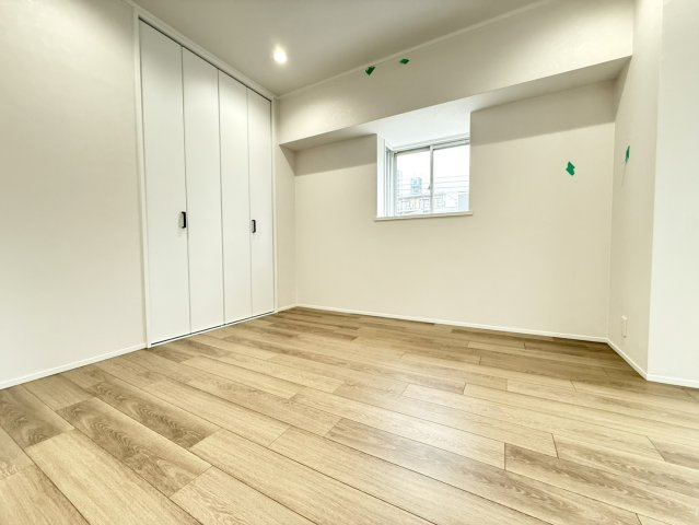 リビングと隣接する洋室は約6帖あり開けてお使いいただくことで、開放感があり広々としたスペースとしてお使いいただけます