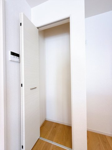 キッチン横の収納
