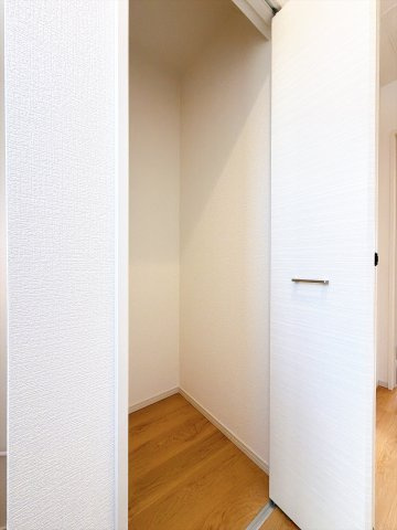 2階廊下の収納