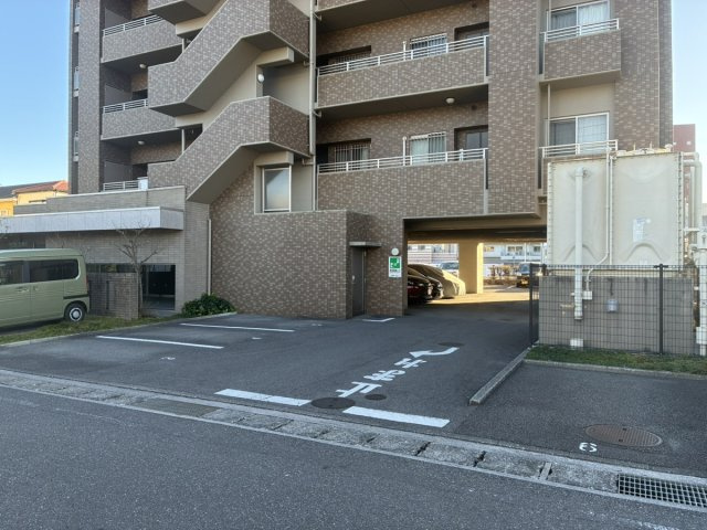 敷地にゆとりを感じられる、落ち着いた住環境