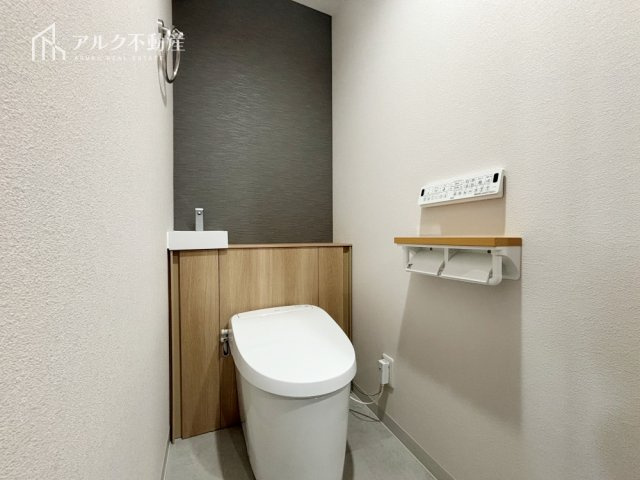 タンクレストイレですっきりシンプル。
