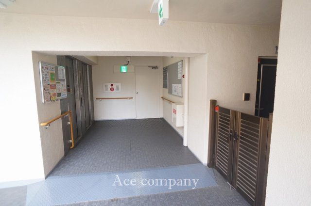 大変便利、お部屋を出てすぐエレベーター♪混雑回避2基ございます。