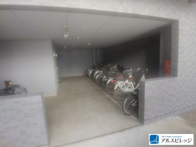 屋根があるので、雨から自転車をまもります