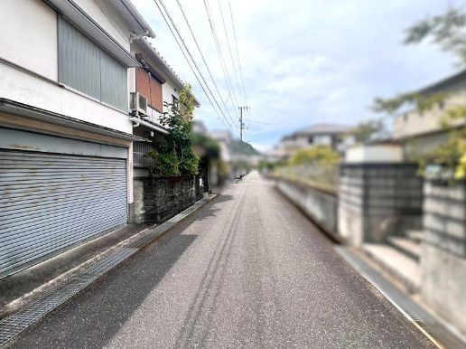 周辺道路は整備されて通行しやすい環境です。