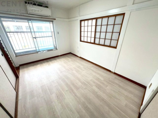 子供部屋…創造性や成長を促す遊びの空間を提供。学習や趣味に集中できる環境を整えます。個別のプライベートスペースは自己表現と自立心を育み、心地よい睡眠環境を整えリラックスできる場所を提供。